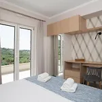 Alma Hills * Gialova