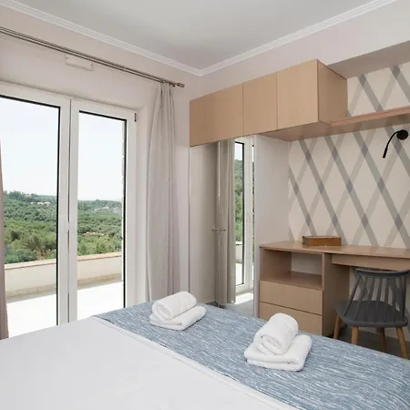 Alma Hills * Gialova