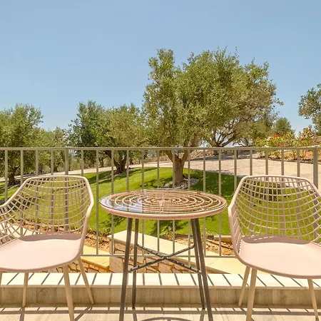 Alma Hills Gialova