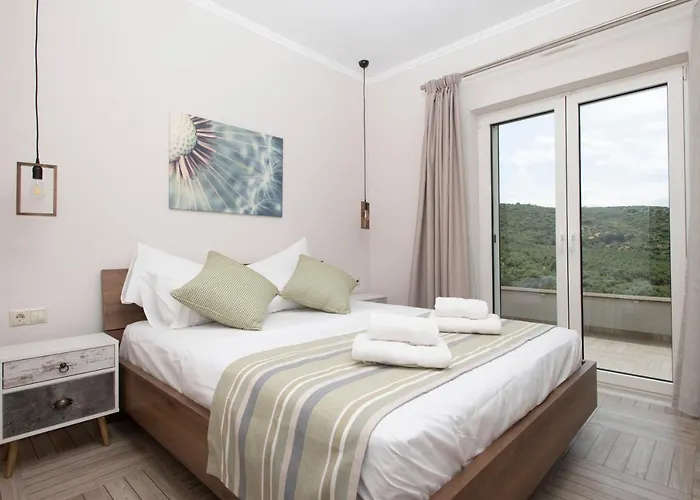 Апартаменты Alma Hills Гиалова